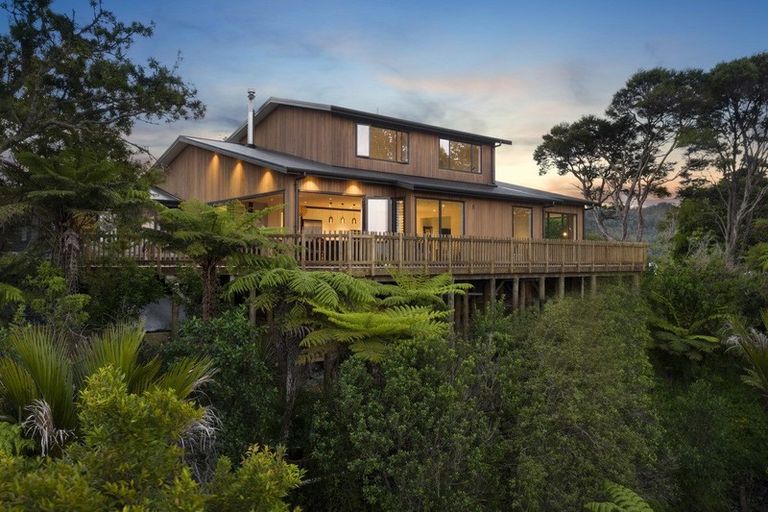 Photo of property in 75 Minnehaha Avenue, Titirangi, Auckland, 0604