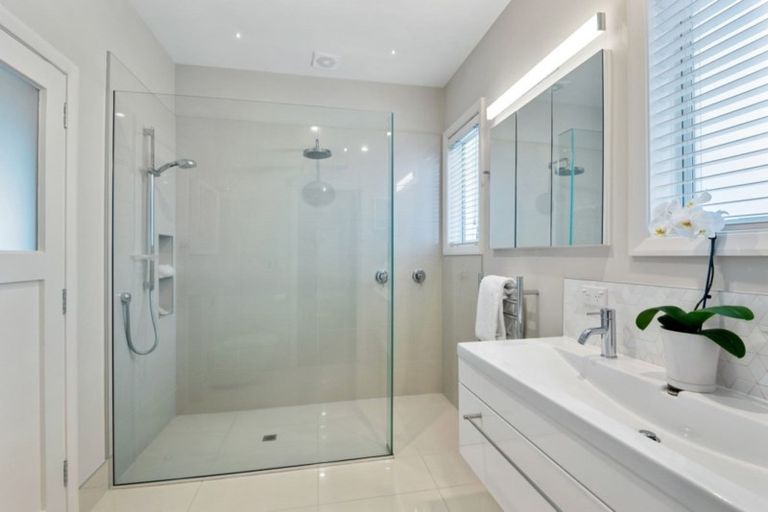 Photo of property in 2/24 Thornycroft Street, Fendalton, Christchurch, 8052