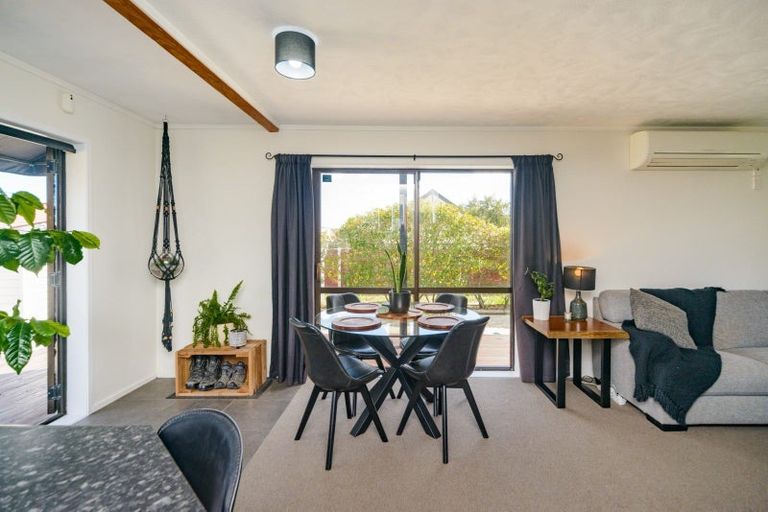 Photo of property in 32 Suzanne Grove, Kelvin Grove, Palmerston North, 4414