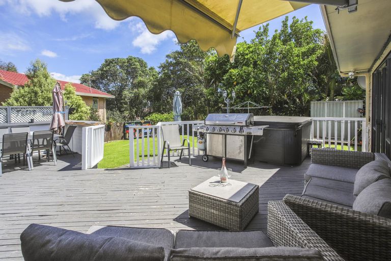 Photo of property in 3 Paparata Road, Bombay, 2675