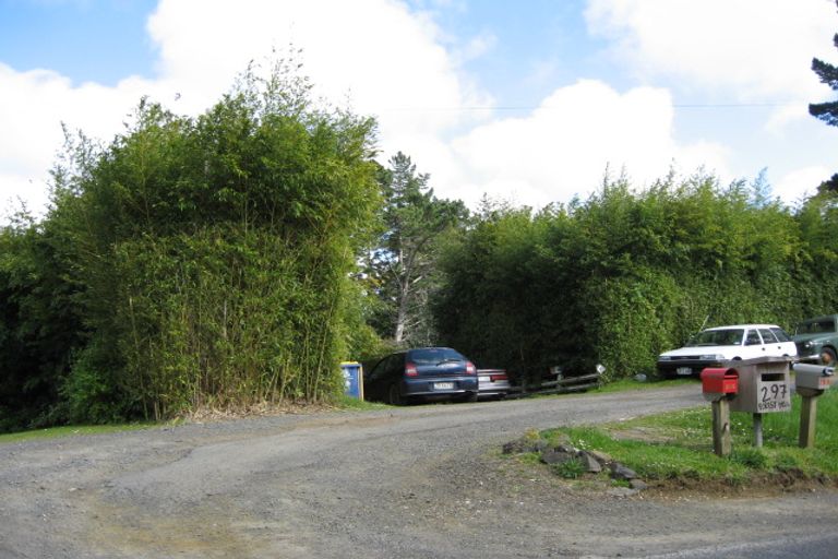 Photo of property in 305 Forest Hill Road, Waiatarua, Auckland, 0612