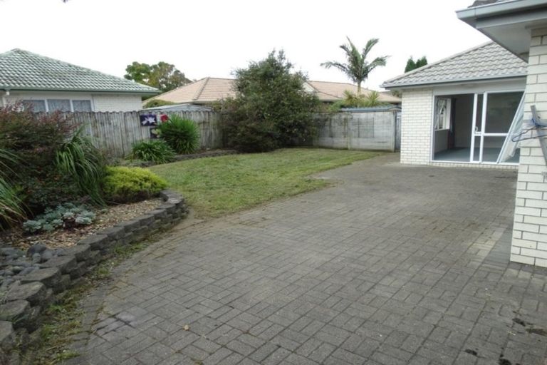 Photo of property in 92 Bob Charles Drive, Golflands, Auckland, 2013