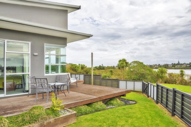 Photo of property in 49 Aberdeen Crescent, Wattle Downs, Auckland, 2103