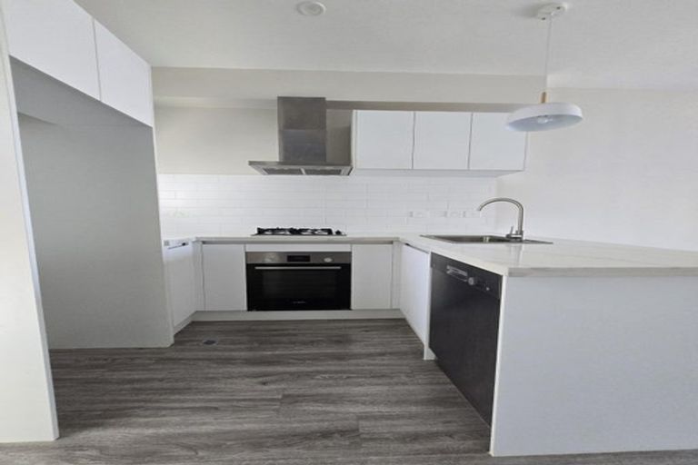 Photo of property in 2/6 Hepburn Road, Glendene, Auckland, 0602