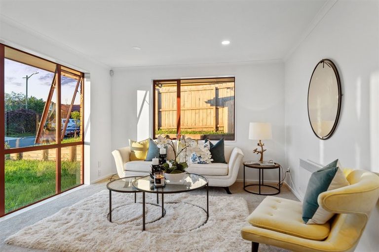 Photo of property in 5 Marbella Crescent, Oteha, Auckland, 0632