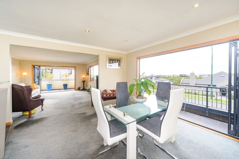 Photo of property in 56 Ruapehu Drive, Fitzherbert, Palmerston North, 4410