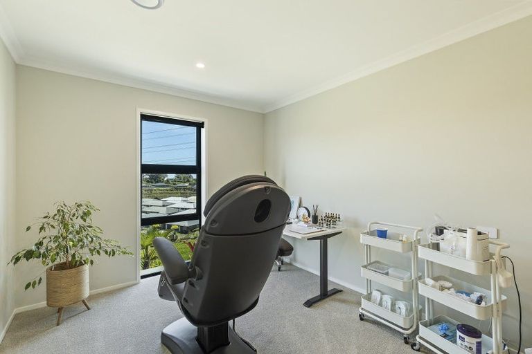 Photo of property in 51 Fernbrook Drive, Hurworth, New Plymouth, 4310