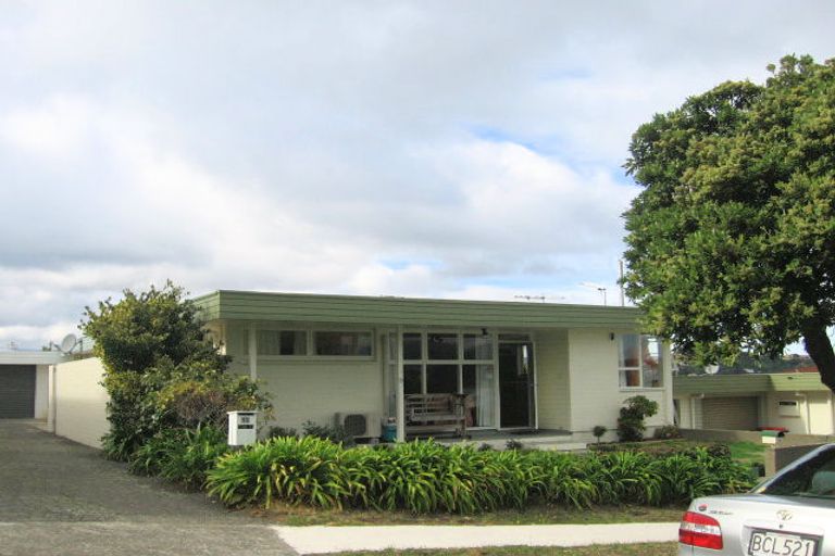 Photo of property in 13 Duchess Place, Maupuia, Wellington, 6022