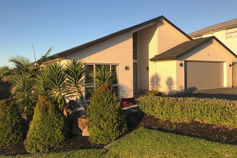 Photo of property in 48 Butler Stoney Crescent, Silverdale, 0932