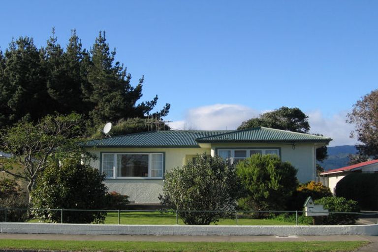 Photo of property in 26 Te Rauparaha Street, Otaki, 5512