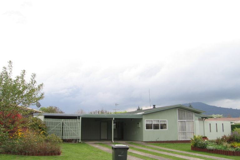 Photo of property in 5 Hapi Street, Pomare, Rotorua, 3015