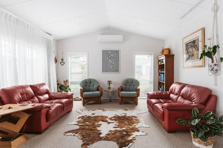 Photo of property in 2 Karanema Place, Coastlands, Whakatane, 3120