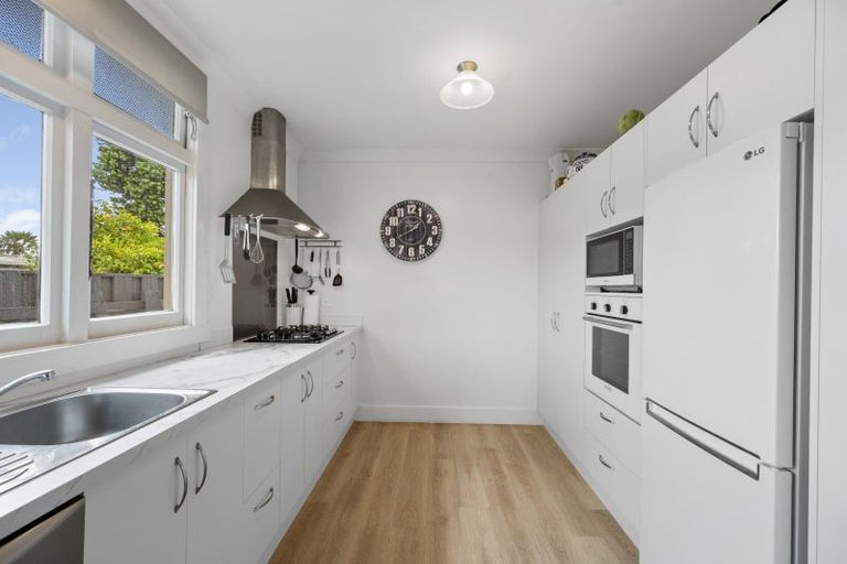 Photo of property in 106 Meeanee Road, Taradale, Napier, 4112