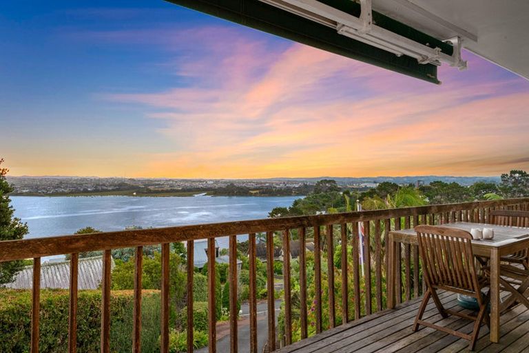 Photo of property in 32 Telstar Place, Beach Haven, Auckland, 0626