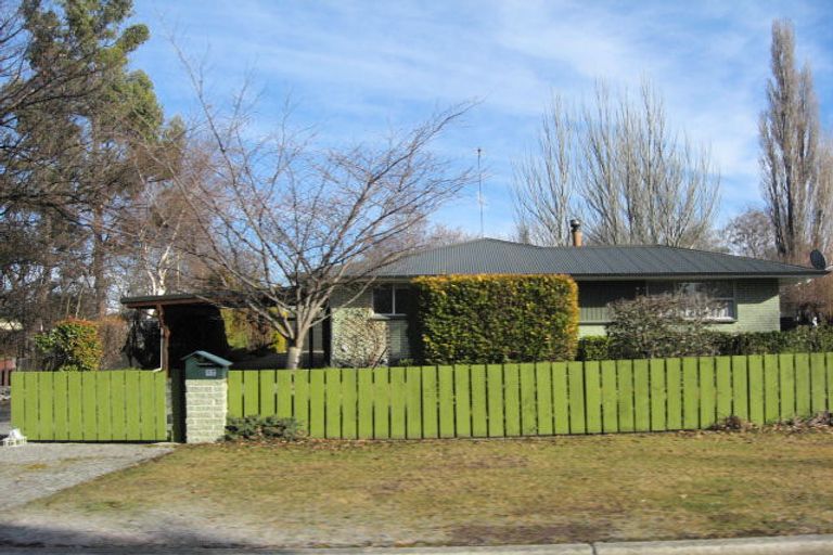 Photo of property in 17 Knowles Crescent, Ranfurly, 9332