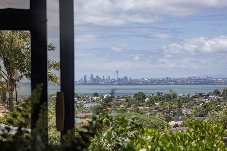 Photo of property in 20 Bernleigh Terrace, West Harbour, Auckland, 0618