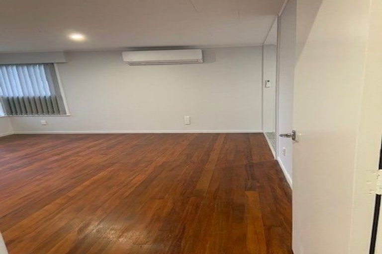 Photo of property in 35 Thornlow Street, Glendene, Auckland, 0602