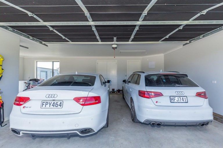 Photo of property in 441 Tararua Road, Levin, 5571