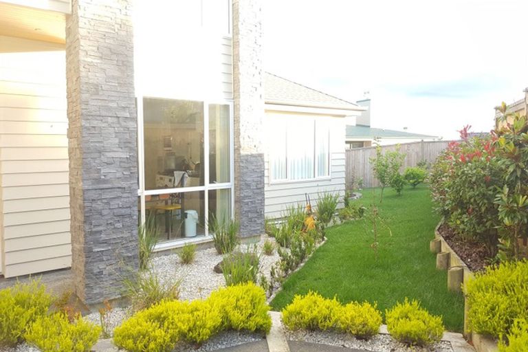 Photo of property in 9 Keating Rise, Northcross, Auckland, 0632