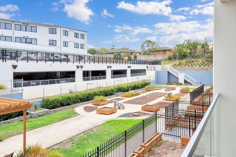 Photo of property in Apollo Apartments, 201/46 Rosedale Road, Rosedale, Auckland, 0632