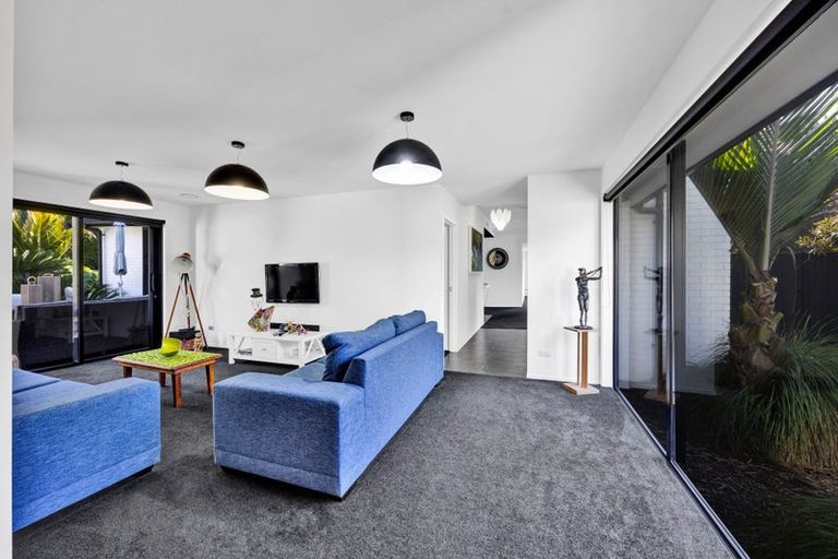 Photo of property in 14 Brooklands Road, Brooklands, New Plymouth, 4310