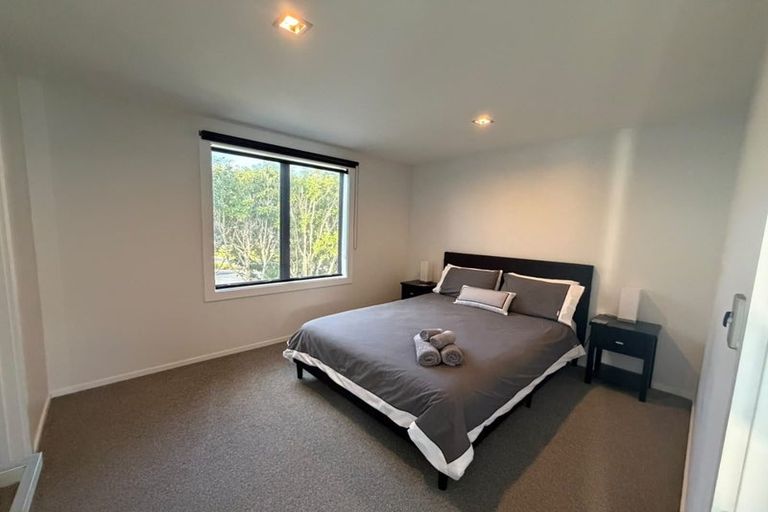 Photo of property in 100a Lake Road, Northcote, Auckland, 0627