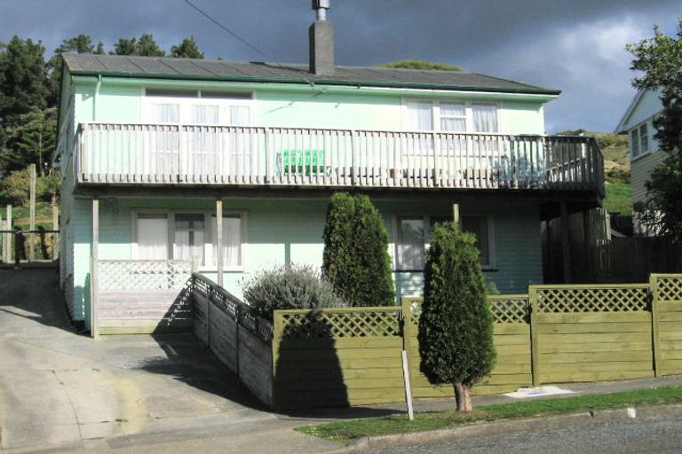 Photo of property in 24 Cardiff Crescent, Cannons Creek, Porirua, 5024