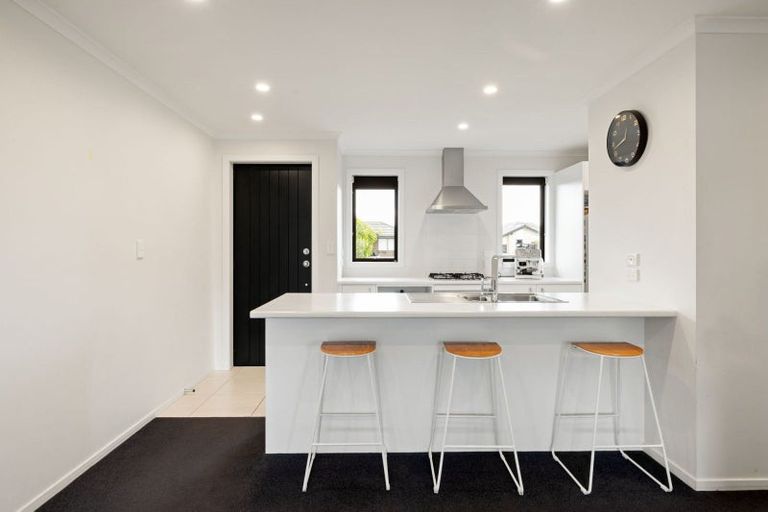 Photo of property in 8 Manawaroa Close, Grandview Heights, Hamilton, 3200