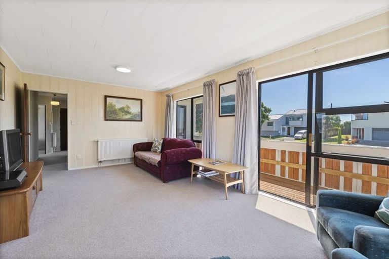 Photo of property in 37 Hicks Crescent, Waikanae Beach, Waikanae, 5036