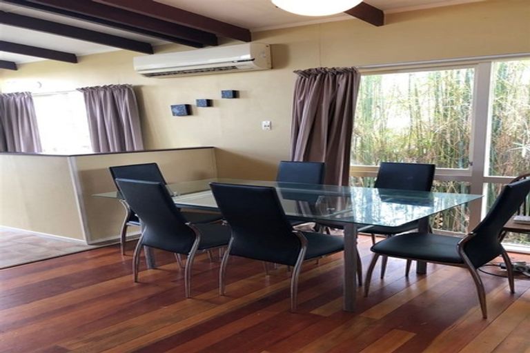 Photo of property in 118 Carlisle Road, Browns Bay, Auckland, 0632