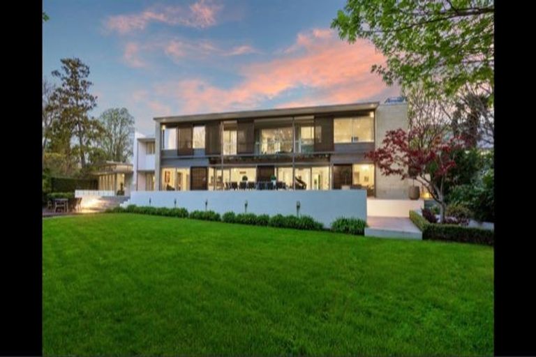 Photo of property in 8 Saint Barnabas Lane, Fendalton, Christchurch, 8052