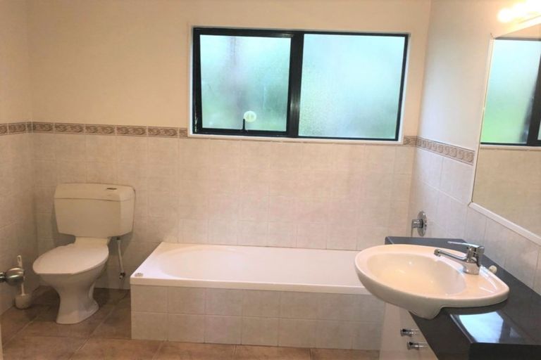 Photo of property in 3/275 East Coast Road, Mairangi Bay, Auckland, 0630