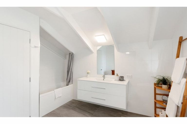 Photo of property in 23 Derrett Place, Saint Martins, Christchurch, 8022