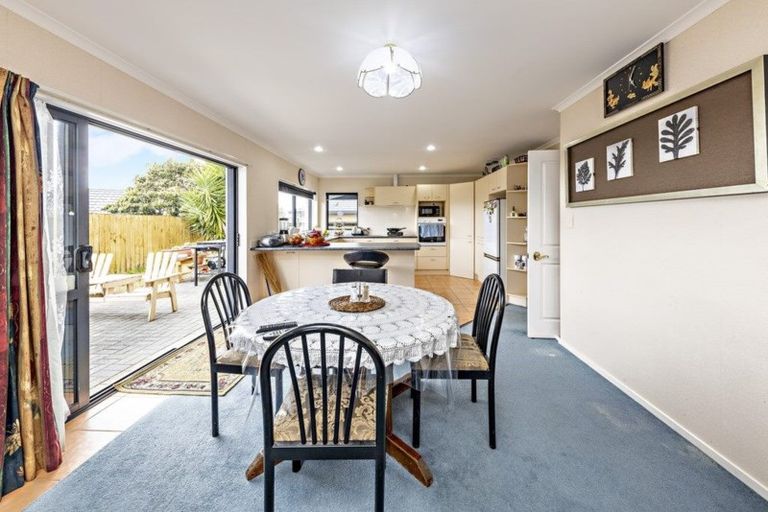 Photo of property in 23 Pitt Avenue, Clendon Park, Auckland, 2103