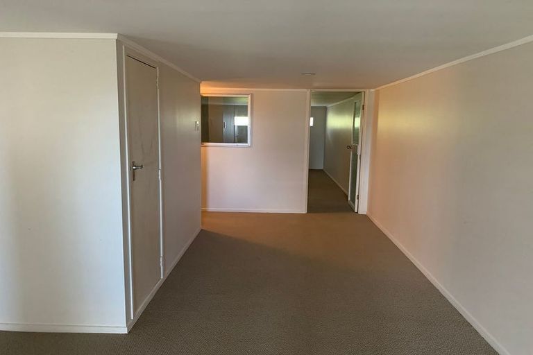 Photo of property in 8 Speedy Crescent, Hillcrest, Auckland, 0627