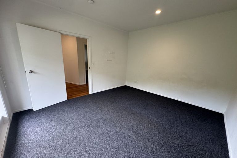 Photo of property in 27 Heath Avenue, Northcote, Auckland, 0627