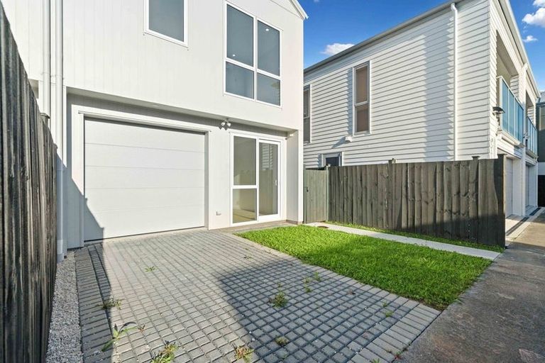 Photo of property in 6 Yellow Pear Lane, Karaka, Papakura, 2113