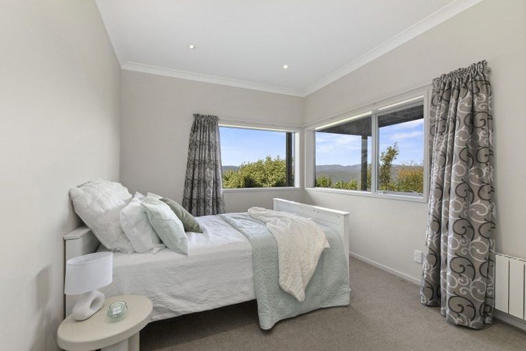 Photo of property in 34 Arahiwi Grove, Tirohanga, Lower Hutt, 5010