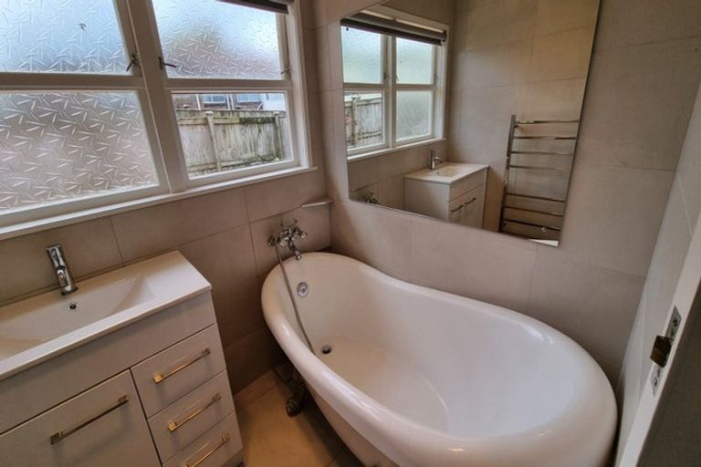 Photo of property in 43 Ramillies Place, Glenfield, Auckland, 0629