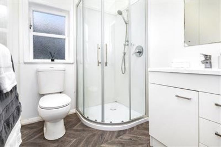 Photo of property in 94 Nicholson Road, Khandallah, Wellington, 6035