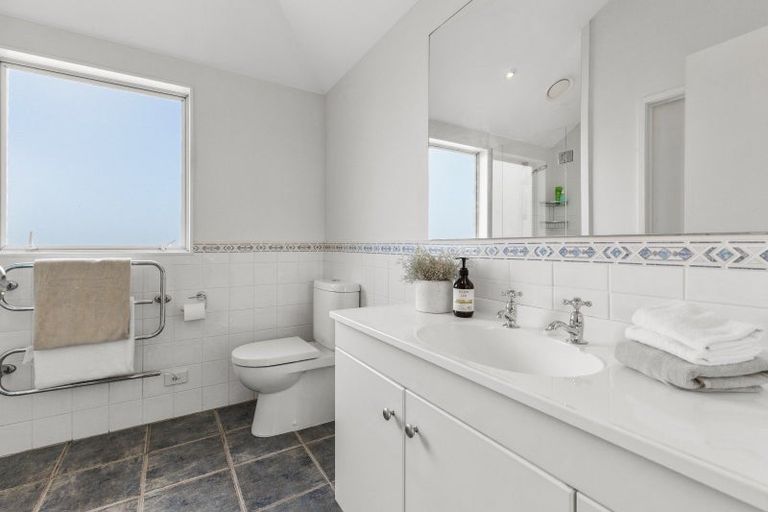 Photo of property in 34 Norwood Road, Bayswater, Auckland, 0622