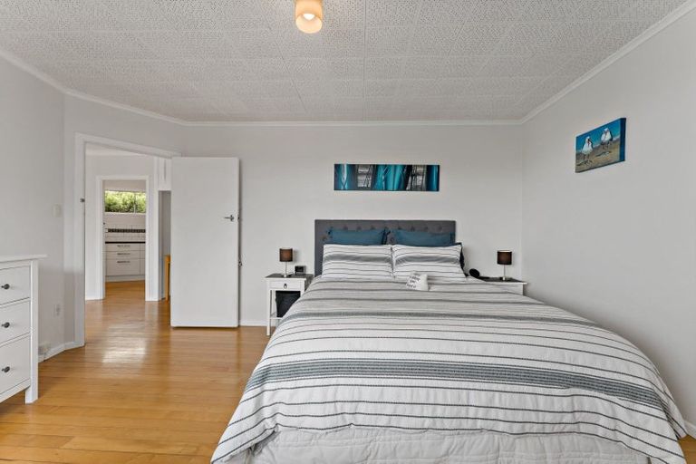 Photo of property in 2/71 Deep Creek Road, Waiake, Auckland, 0630