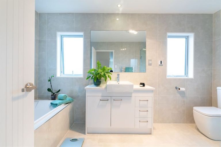 Photo of property in 19 Bordeaux Parade, Te Atatu South, Auckland, 0610