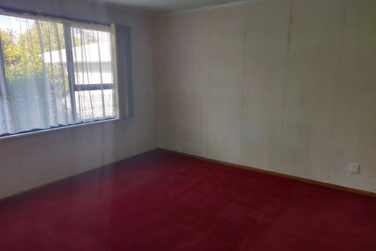 Photo of property in 72 Sylvan Crescent, Te Atatu South, Auckland, 0610