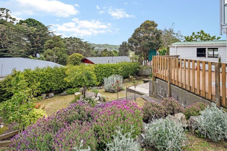 Photo of property in 12 Catherine Crescent, Paparangi, Wellington, 6037
