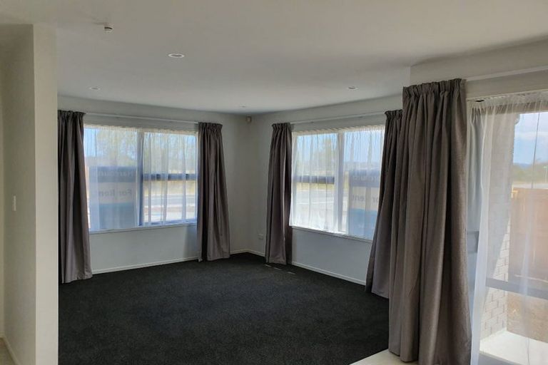 Photo of property in 1 Poutawa Lane, Clarks Beach, 2122