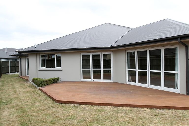 Photo of property in 5 Corsican Grove, Parklands, Christchurch, 8083