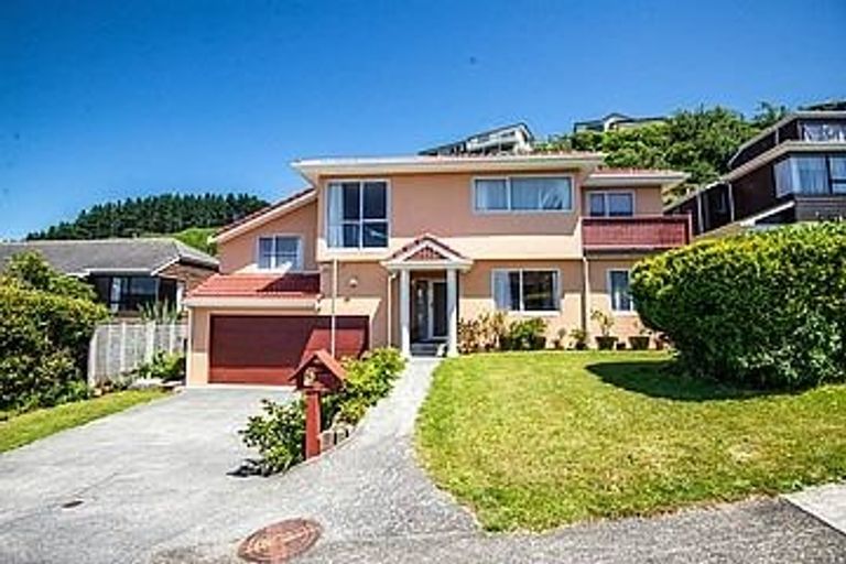 Photo of property in 20 Ordley Grove, Tawa, Wellington, 5028