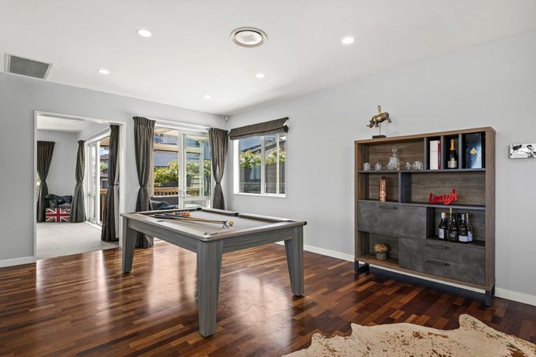 Photo of property in 76 Travis View Drive, Fairview Heights, Auckland, 0632