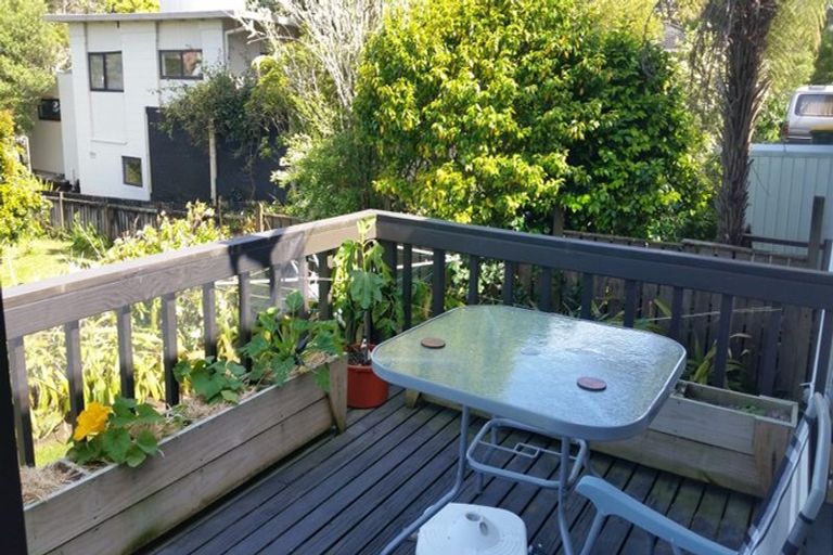 Photo of property in 1/14 Tallington Crescent, Torbay, Auckland, 0630
